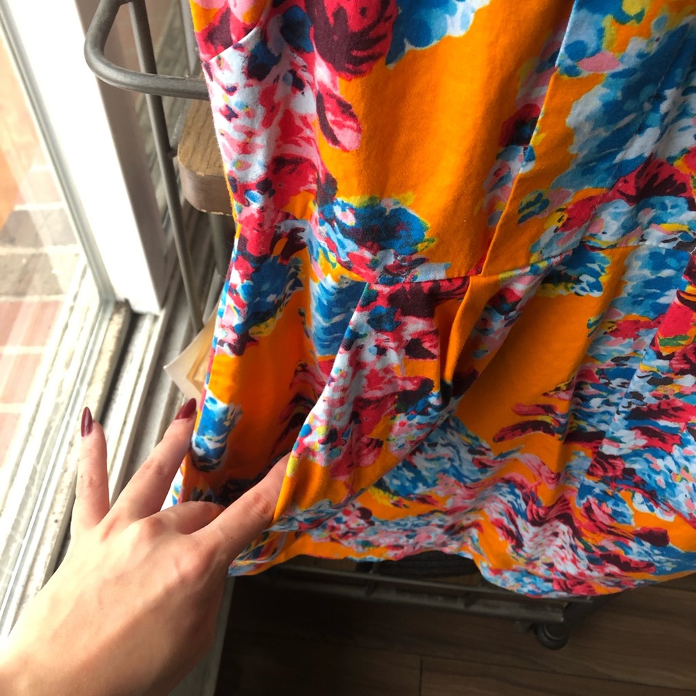 Capped Sleeved Dress with Pockets - Picture 3 of 5